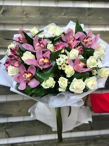 Букет цветов из: Розы и Хризантемы в Микуни