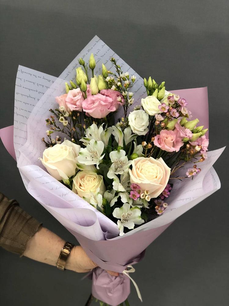 Букет лунная мелодия в Микуни Букет цветов из: Альстромерии, Розы и Лизиантусы в Микуни