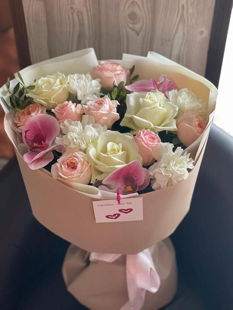 Букет ноктюрн в Микуни Букет цветов из: Орхидеи, Розы и Гвоздики в Микуни