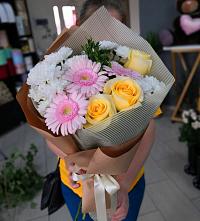 Букет цветов из:  Герберы, Розы и Хризантемы в Микуни