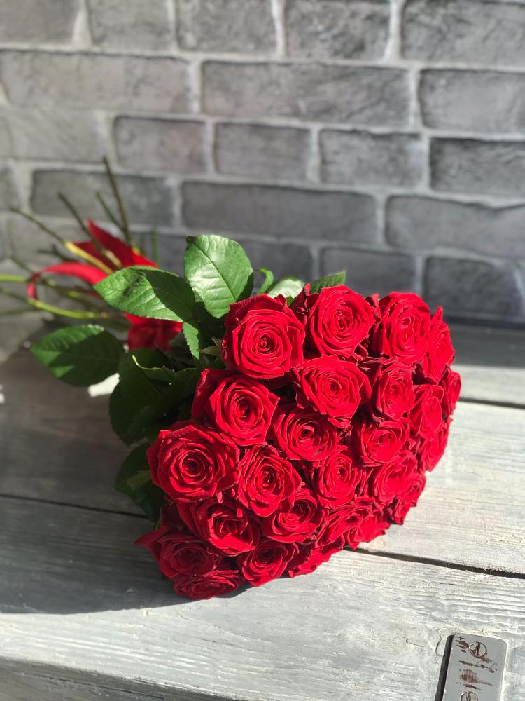 Букет Красные розы Фридом в Микуни