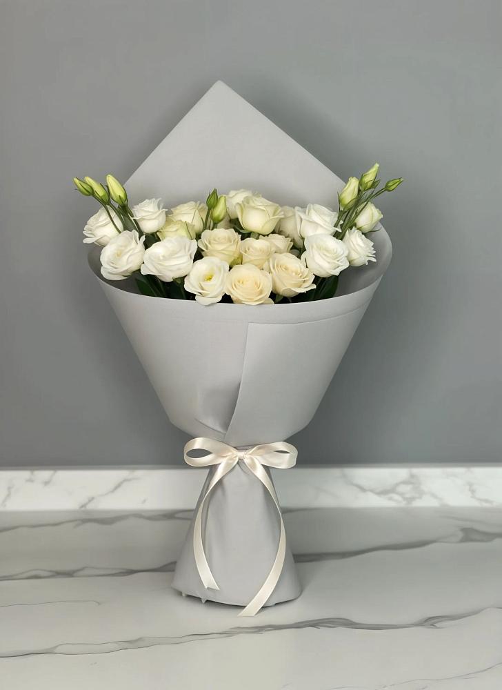 Букет цветов из: Розы и Лизиантусы в Микуни