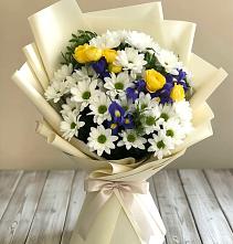 Букет цветов из:  Ирисы, Хризантемы и Розы #REPLACE_PRED# Микуни