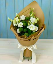 Букет цветов из:  Хризантемы и Лизиантусы в Микуни