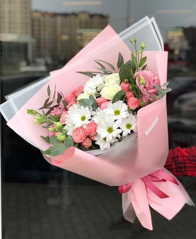 Букет цветов из: Розы, Лизиантусы и Хризантемы в Микуни