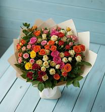 Букет Микс из разноцветных кустовых роз в Микуни