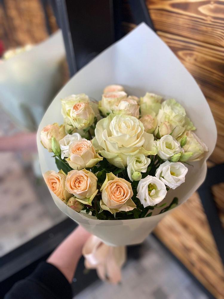 Букет цветов из: Розы и Лизиантусы в Микуни