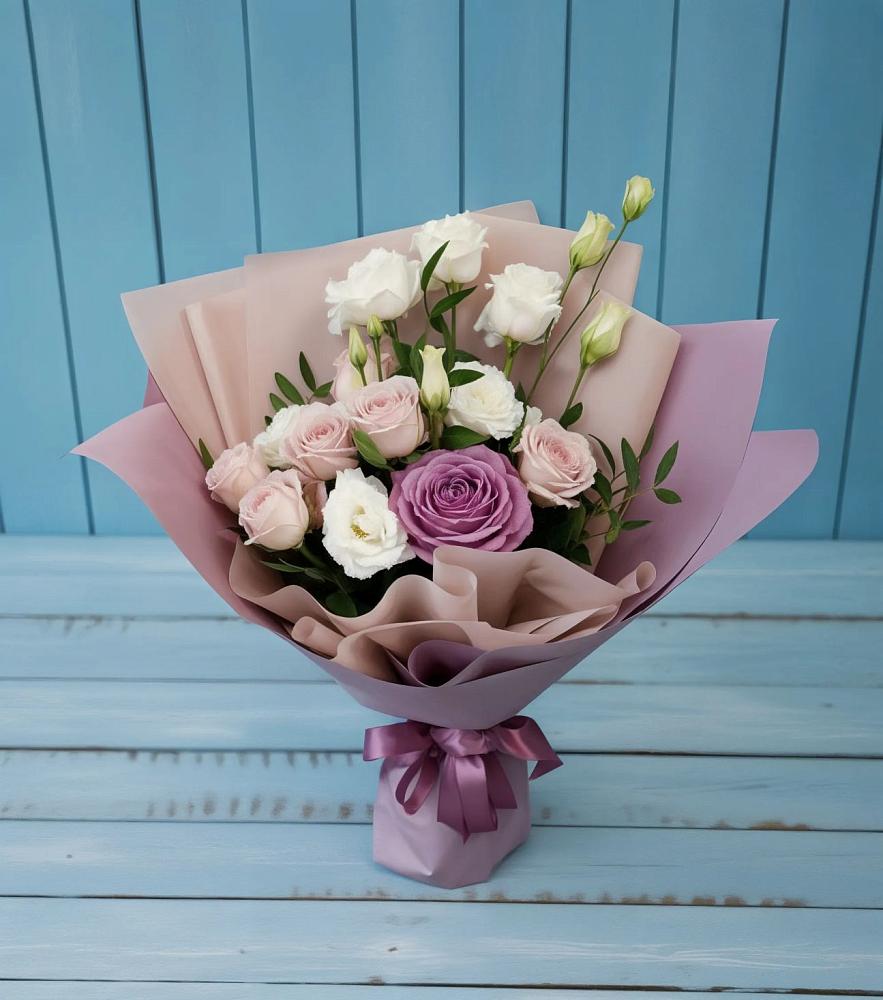 Букет цветов из: Розы и Лизиантусы в Микуни